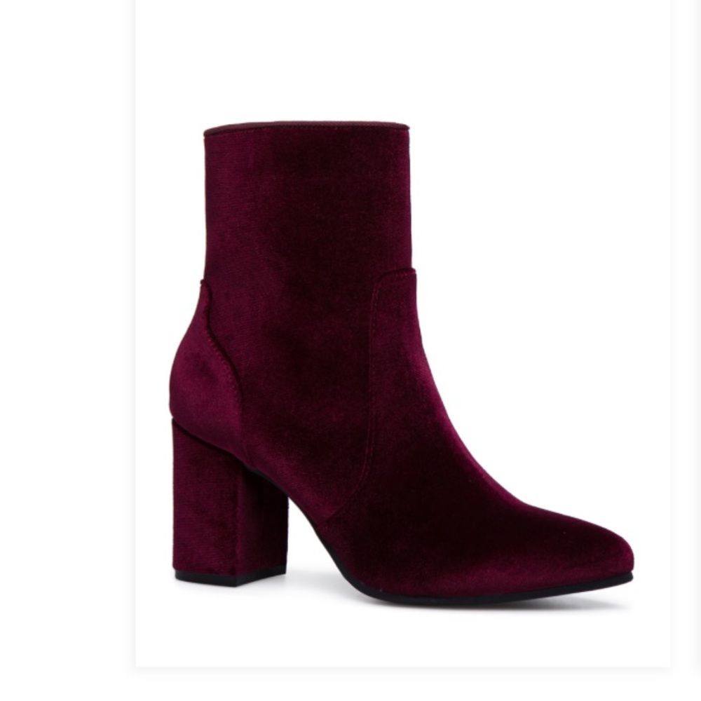 Lovely block heel bootie. Super comfortable